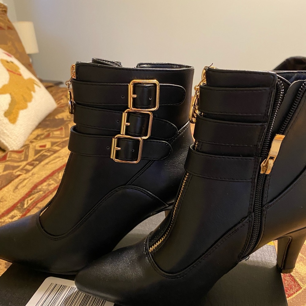 Black heeled boots